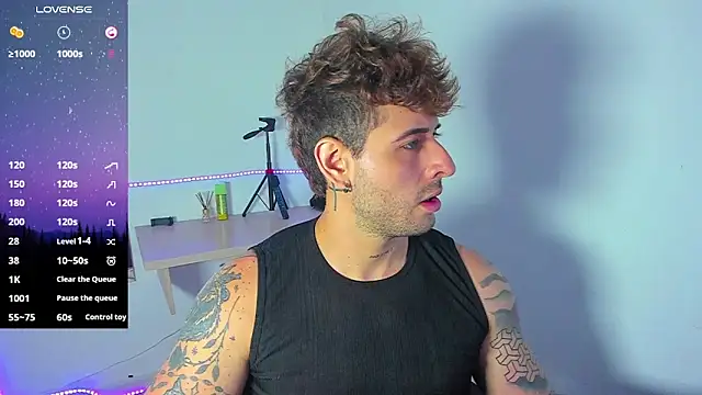 Snapshot of Ares_blue chatting on October 31, 2025, 1:19 pm Ares blue online show from October 31, 2025, 1:19 pm