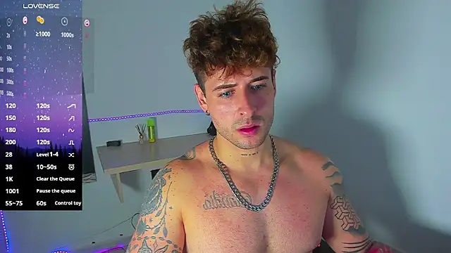 Snapshot of Ares_blue chatting on October 30, 2025, 2:04 pm Ares blue online show from October 30, 2025, 2:04 pm