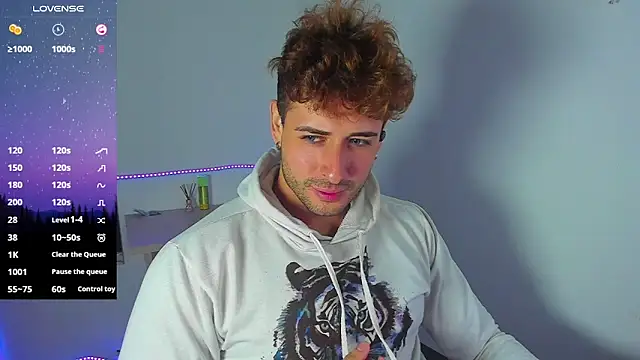 Snapshot of Ares_blue chatting on October 27, 2025, 1:23 pm Ares blue online show from October 27, 2025, 1:23 pm