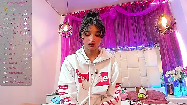 Snapshot of Carlie_Evans chatting on December 2, 2024, 4:26 pm Carlie Evans online show from December 2, 2024, 4:26 pm