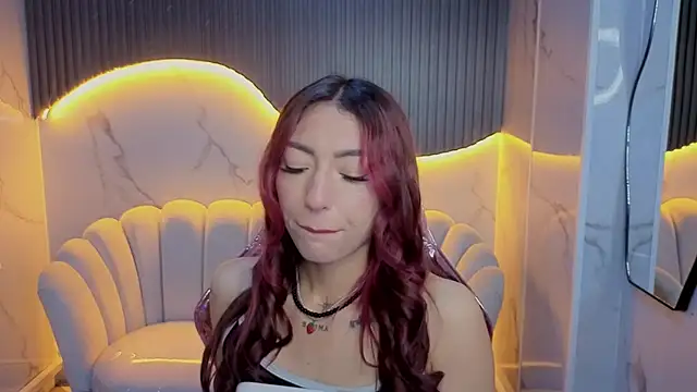 Snapshot of Tomoe_b chatting on November 28, 2025, 4:01 am Tomoe b online show from November 28, 2025, 4:01 am