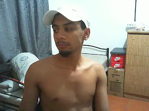 Snapshot of 29YOURZ_28_ chatting on November 28, 2025, 3:39 am 29YOURZ 28 online show from November 28, 2025, 3:39 am