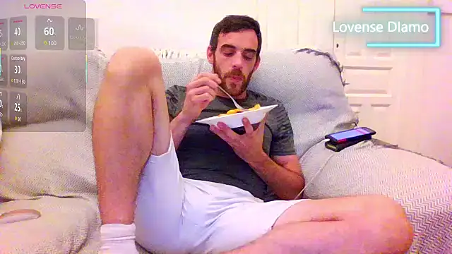 Snapshot of _NakedChef_ chatting on October 8, 2025, 10:10 pm NakedChef online show from October 8, 2025, 10:10 pm