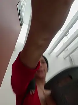 kiim taaylor online show from September 9, 2025, 3:32 pm