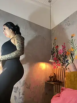 kiim taaylor online show from October 9, 2025, 12:38 pm