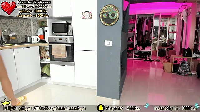 AmySuperHeroes online show from November 21, 2025, 12:15 pm