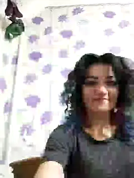 Snapshot of SweetLeila40 chatting on February 7, 2025, 8:31 pm SweetLeila40 online show from February 7, 2025, 8:31 pm