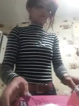 SweetLeila40 online show from April 7, 2026, 6:21 pm