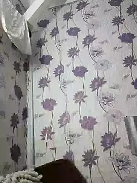 Snapshot of SweetLeila40 chatting on February 14, 2025, 11:31 pm SweetLeila40 online show from February 14, 2025, 11:31 pm