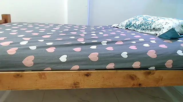 Snapshot of evaleribigtits18 chatting on February 3, 2026, 2:00 am evaleribigtits18 online show from February 3, 2026, 2:00 am