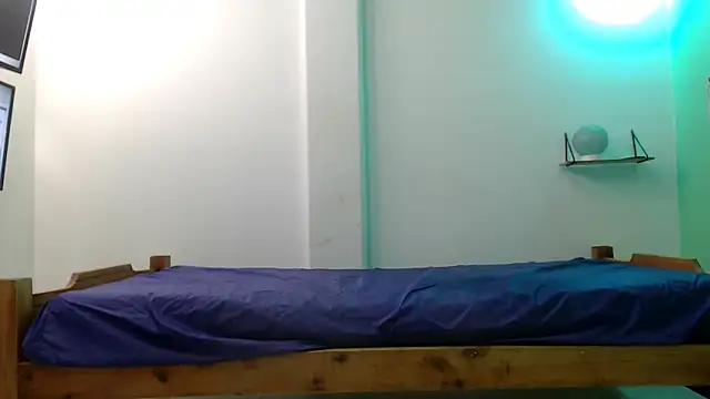 evaleribigtits18 online show from April 19, 2026, 2:12 am