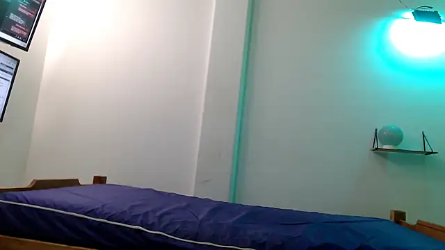 evaleribigtits18 online show from April 12, 2026, 1:09 am