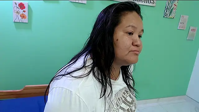 Snapshot of evaleribigtits18 chatting on February 10, 2026, 12:31 am evaleribigtits18 online show from February 10, 2026, 12:31 am