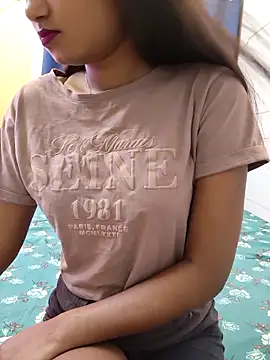 yhona darling online show from April 14, 2026, 10:09 am