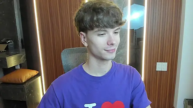 Snapshot of calvin_love_you chatting on April 19, 2026, 5:25 pm calvin love you online show from April 19, 2026, 5:25 pm