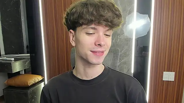 Snapshot of calvin_love_you chatting on April 29, 2026, 5:06 pm calvin love you online show from April 29, 2026, 5:06 pm