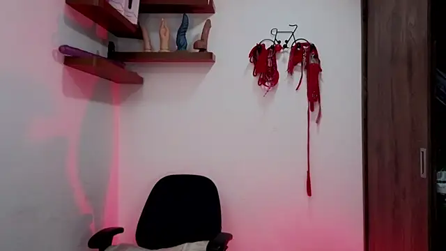 Snapshot of avans_15 chatting on December 2, 2025, 12:00 am avans 15 online show from December 2, 2025, 12:00 am