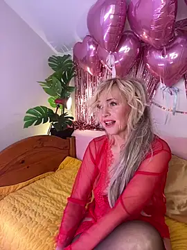 Snapshot of KelliRaid chatting on February 11, 2025, 7:54 am KelliRaid online show from February 11, 2025, 7:54 am