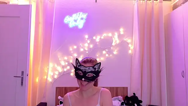 kleinelea123 online show from April 14, 2026, 7:57 am