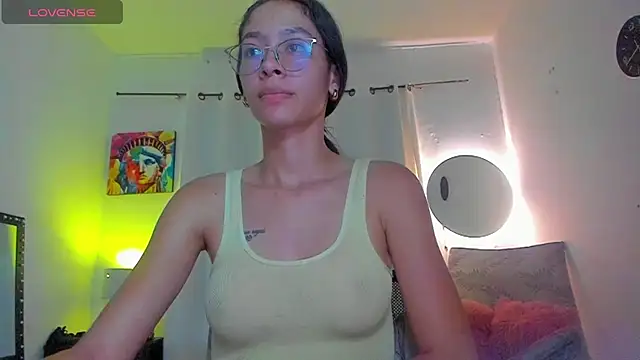 Sophie sweett19 online show from April 15, 2026, 5:02 am