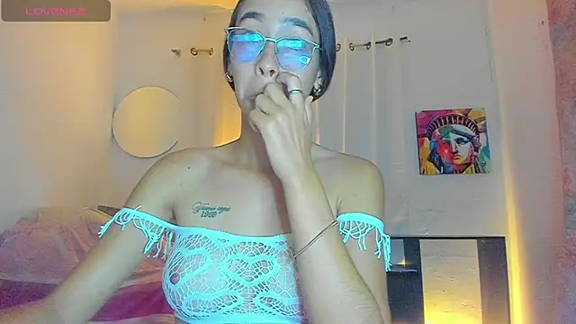 Snapshot of Sophie_sweett19 chatting on July 23, 2026, 1:08 am Sophie sweett19 online show from July 23, 2026, 1:08 am