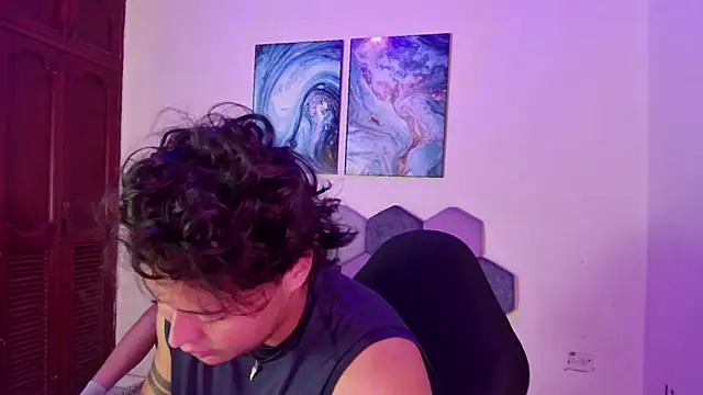 Snapshot of Horny_tgn chatting on October 6, 2025, 11:44 am Horny tgn online show from October 6, 2025, 11:44 am