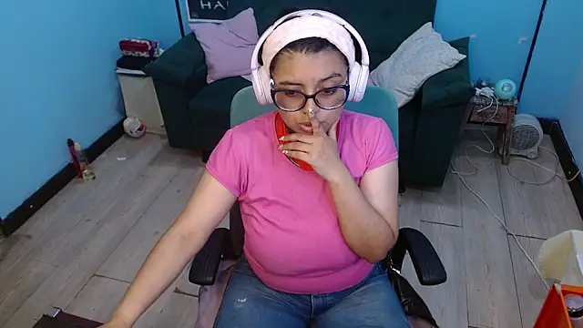 X CHERRY XX online show from July 18, 2026, 11:35 pm