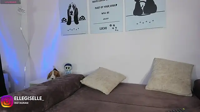 ElleGisellee online show from November 22, 2025, 10:41 pm