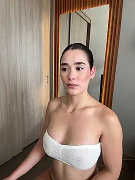 Snapshot of FridaKlein chatting on October 21, 2025, 7:35 pm FridaKlein online show from October 21, 2025, 7:35 pm