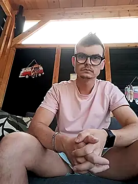 GLouglou19 online show from April 28, 2026, 3:49 pm