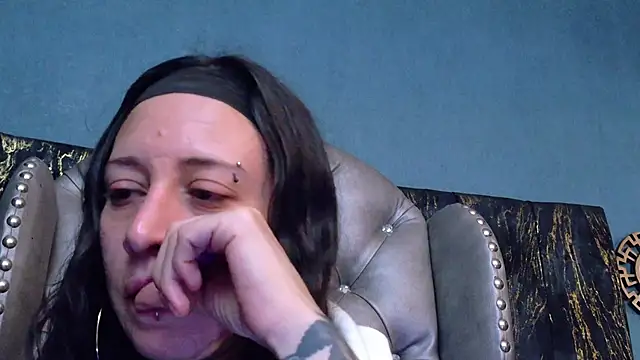 LusstCruella online show from April 17, 2026, 12:41 pm