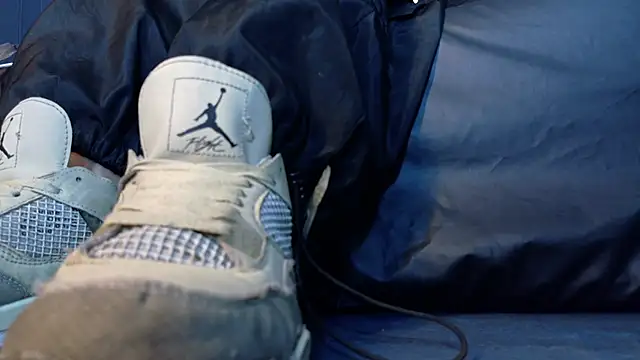 LusstCruella online show from December 4, 2025, 9:58 pm