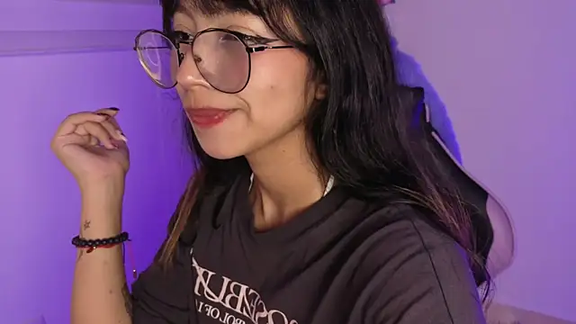 Yommi Winx online show from December 2, 2025, 2:23 am