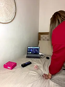 Martina Miiller online show from October 10, 2025, 3:07 am