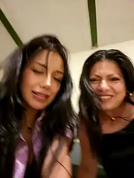 Snapshot of Lau1127 chatting on December 4, 2025, 2:10 am Lau1127 online show from December 4, 2025, 2:10 am