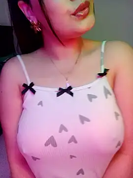 Snapshot of im_here- chatting on June 2, 2026, 7:25 pm im here- online show from June 2, 2026, 7:25 pm