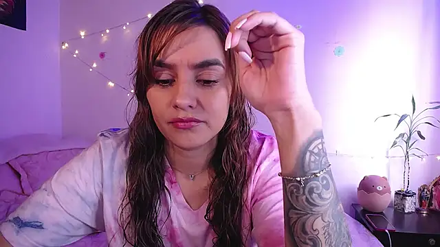 Snapshot of Lu_perez chatting on November 3, 2025, 5:16 pm Lu perez online show from November 3, 2025, 5:16 pm