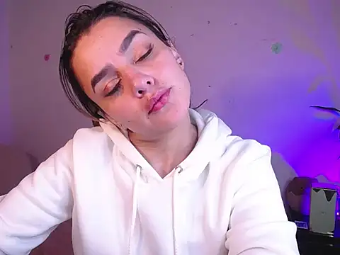 Snapshot of Lu_perez chatting on December 2, 2025, 12:44 am Lu perez online show from December 2, 2025, 12:44 am