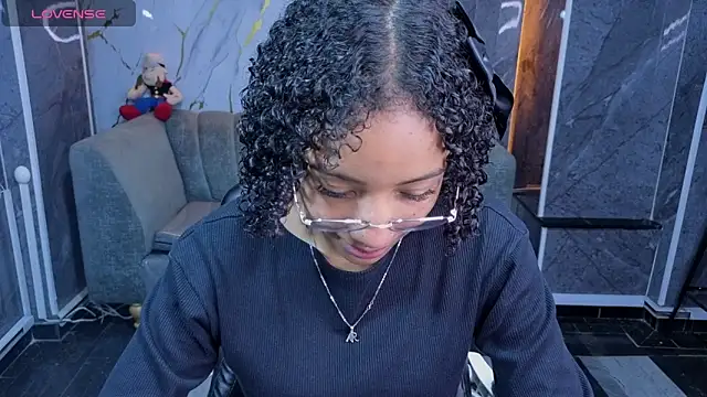 Violeth b online show from May 20, 2026, 1:08 pm