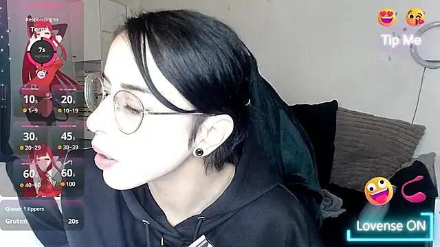 Snapshot of LisandreLaVenale chatting on January 6, 2025, 9:11 pm LisandreLaVenale online show from January 6, 2025, 9:11 pm
