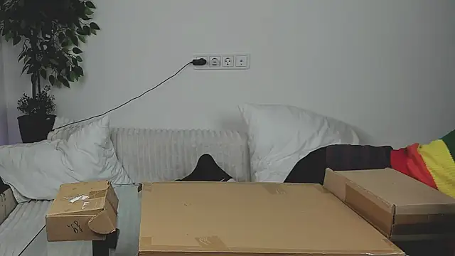 EdythElswick online show from April 10, 2026, 4:30 am