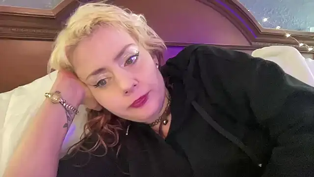 Snapshot of SkarlettRose96 chatting on April 23, 2026, 7:48 pm SkarlettRose96 online show from April 23, 2026, 7:48 pm