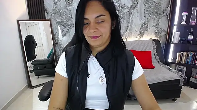 Carlota milf 30 online show from October 19, 2025, 2:20 pm