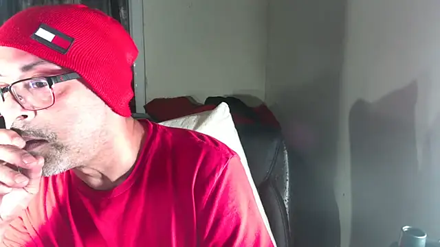 Snapshot of RickStone51 chatting on October 15, 2025, 12:31 am RickStone51 online show from October 15, 2025, 12:31 am