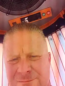 Snapshot of swingr chatting on March 7, 2025, 12:45 pm swingr online show from March 7, 2025, 12:45 pm