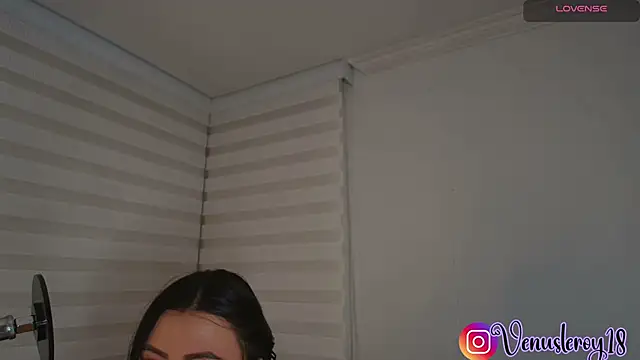 Snapshot of venusleroy_ chatting on October 24, 2025, 11:15 pm venusleroy online show from October 24, 2025, 11:15 pm