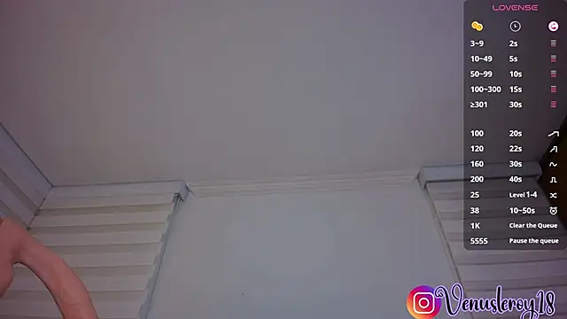 Snapshot of venusleroy_ chatting on November 28, 2025, 11:05 pm venusleroy online show from November 28, 2025, 11:05 pm