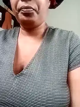 2Sweetysmile online show from April 7, 2026, 10:17 am