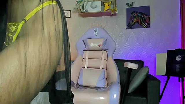 Snapshot of Alaia_Love77 chatting on December 1, 2025, 10:54 pm Alaia Love77 online show from December 1, 2025, 10:54 pm