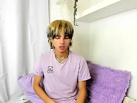 Snapshot of santy-kitty chatting on December 17, 2024, 3:17 am santy-kitty online show from December 17, 2024, 3:17 am